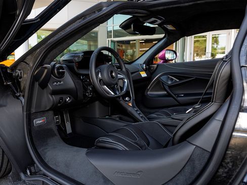 New 2027 McLaren 750S RWD image 47