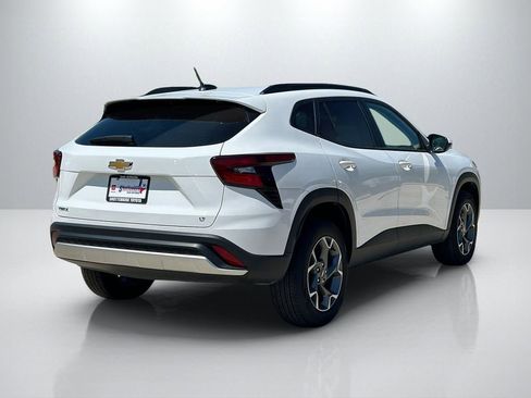 Used 2025 Chevrolet Trax LT FWD image 5