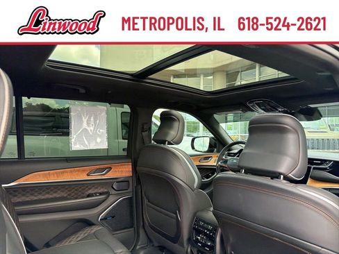 Used 2023 Jeep Grand Cherokee L Summit AWD/4WD image 13