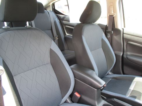 Used 2025 Nissan Versa SV FWD image 30