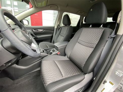 Certified 2018 Nissan Rogue SV image 15