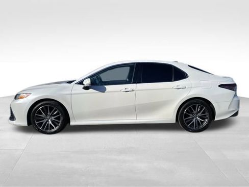 Used 2021 Toyota Camry XLE w/ Cold Weather Package image 4