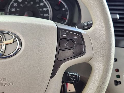 Used 2011 Toyota Sienna LE FWD image 19