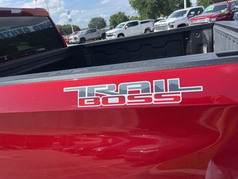Used 2021 Chevrolet Silverado 1500 Custom Trail Boss w/ LPO, Dark Essentials Package AWD/4WD image 6