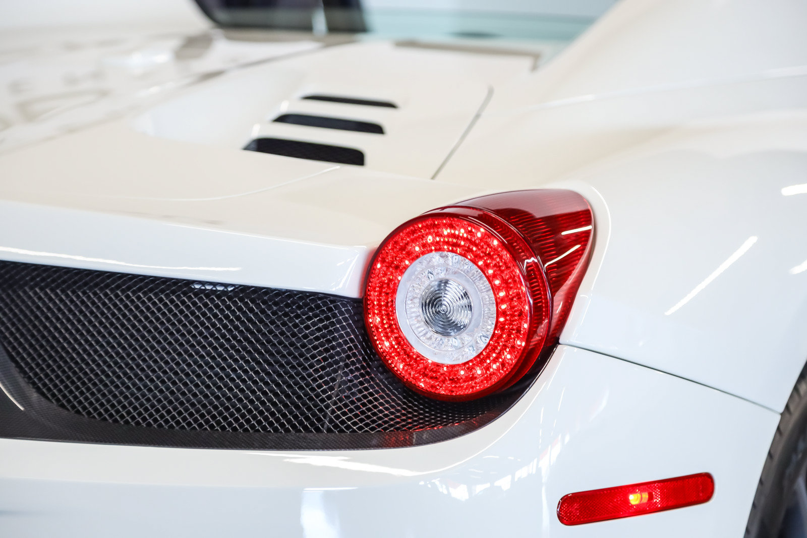 Used 2015 Ferrari 458 Spider RWD image 33
