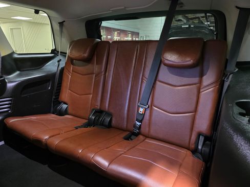 Used 2019 Cadillac Escalade Premium Luxury image 22