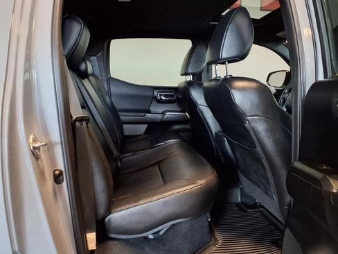 Used 2018 Toyota Tacoma TRD Off-Road w/ TRD Premium Off Road Package image 10