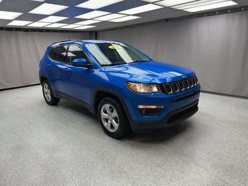 Used 2018 Jeep Compass Latitude w/ Popular Equipment Group AWD/4WD image 5