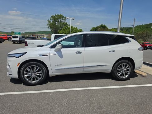 Used 2023 Buick Enclave Avenir AWD/4WD image 7
