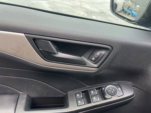 Used 2022 Ford Escape SE w/ Convenience Package image 19