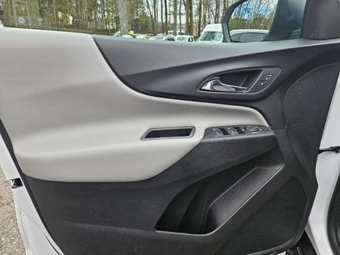 Used 2019 Chevrolet Equinox LS image 19