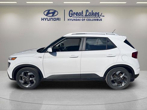 Used 2023 Hyundai Venue SEL image 2