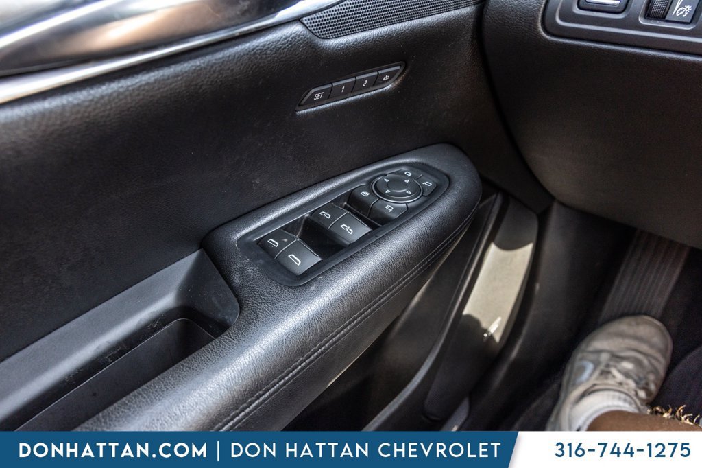 Used 2017 Cadillac XT5 Luxury w/ Driver Awareness Package FWD image 12