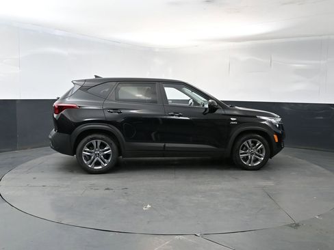 Used 2021 Kia Seltos LX AWD/4WD image 6