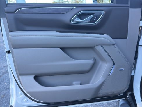 Used 2023 Chevrolet Suburban Z71 image 28