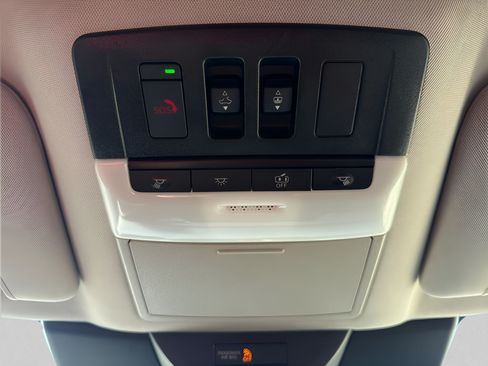 Used 2025 Nissan Pathfinder Platinum FWD image 48