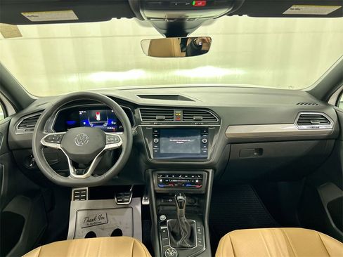 Used 2023 Volkswagen Tiguan SE R-Line image 18