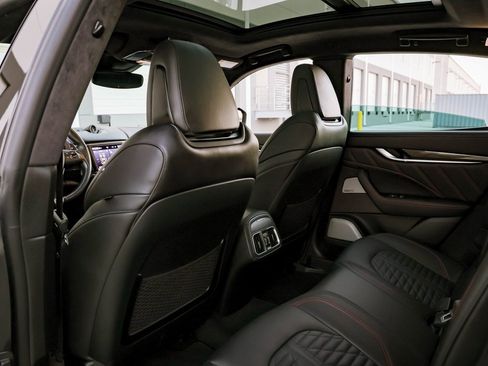 Used 2022 Maserati Levante Trofeo image 32