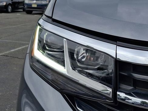 Used 2023 Volkswagen Atlas SE w/ Black Wheel Package AWD/4WD image 9
