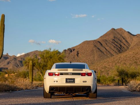 Used 2010 Chevrolet Camaro SS w/ RS Package image 7