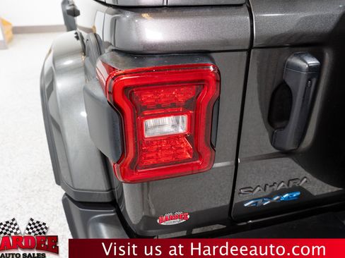 Used 2025 Jeep Wrangler Unlimited Sahara AWD/4WD image 9