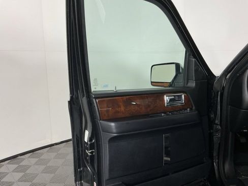 Used 2015 Lincoln Navigator L 4WD image 11