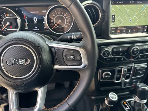 Used 2023 Jeep Gladiator Overland AWD/4WD image 23