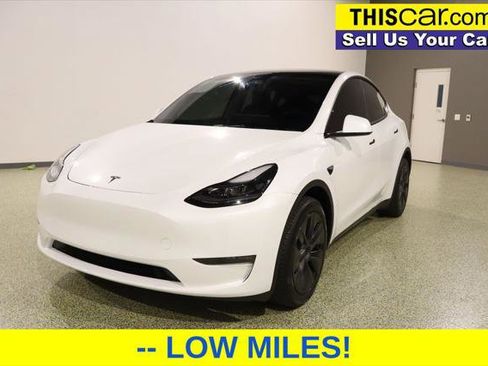 Used 2024 Tesla Model Y Long Range image 3