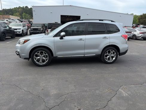 Used 2017 Subaru Forester 2.5i Touring image 4