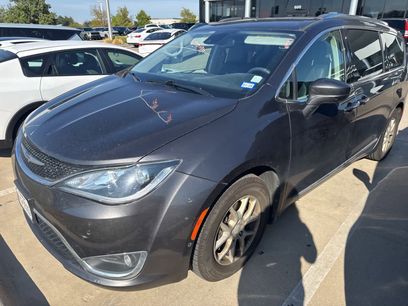 Used 2020 Chrysler Pacifica Touring-L w/ Advanced Safetytec Group