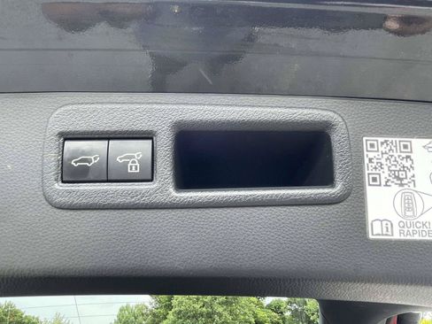 Used 2021 Toyota Venza XLE w/ Softex Package AWD/4WD image 10