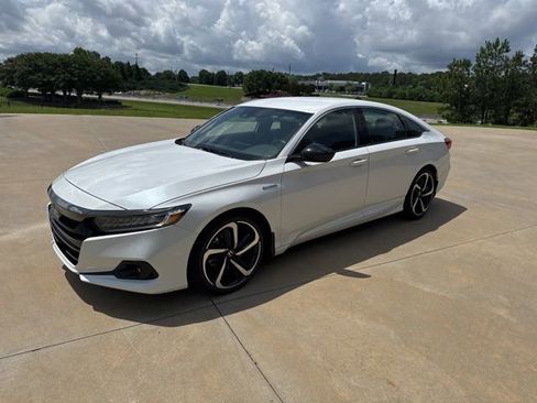 Used 2022 Honda Accord Sport image 3