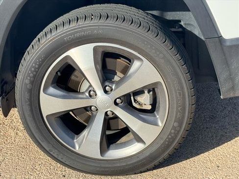 Used 2021 Jeep Cherokee Limited image 8