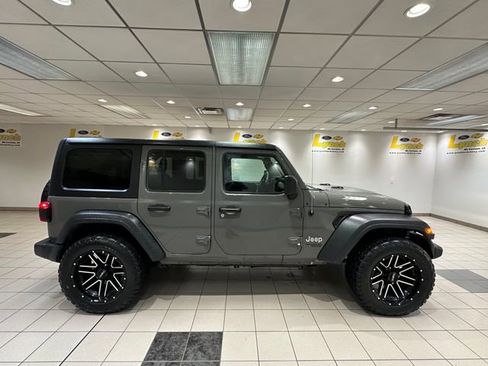 Used 2019 Jeep Wrangler Unlimited Sport S AWD/4WD image 3