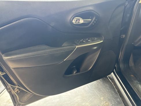 Used 2019 Jeep Cherokee Limited w/ Technology Group image 20