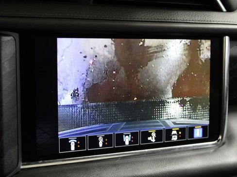 Used 2022 GMC Yukon XL Denali w/ Denali Premium Package image 21