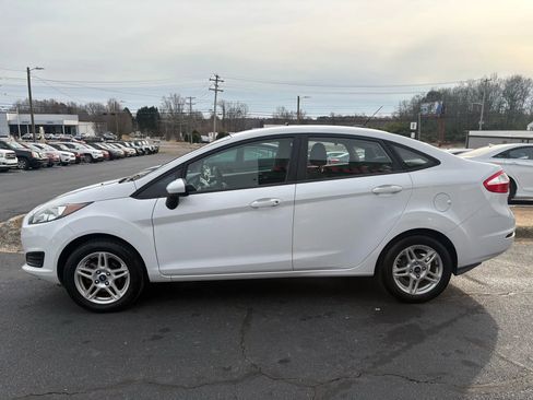 Used 2019 Ford Fiesta SE image 4