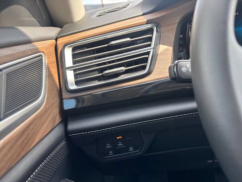 Used 2026 Volkswagen Atlas SE FWD image 38