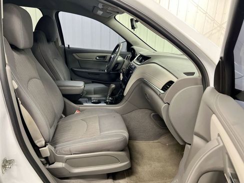 Used 2016 Chevrolet Traverse LT w/ Style and Technology Package FWD image 21