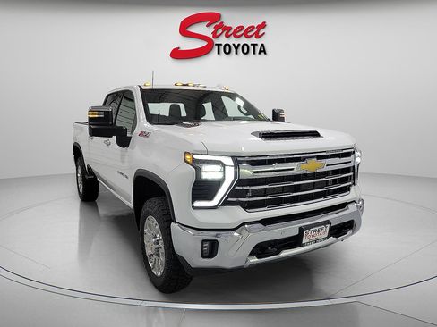 Used 2024 Chevrolet Silverado 2500 LTZ w/ LTZ Plus Package image 5