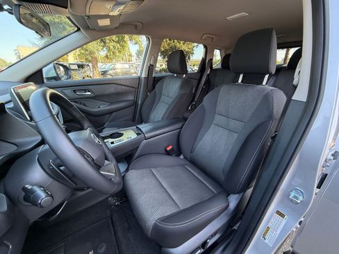 Used 2025 Nissan Rogue SV FWD image 33