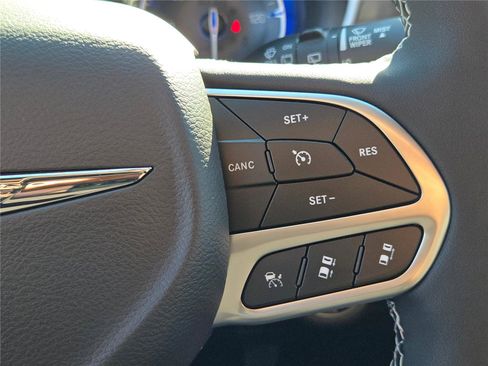 New 2026 Chrysler Pacifica Select image 32