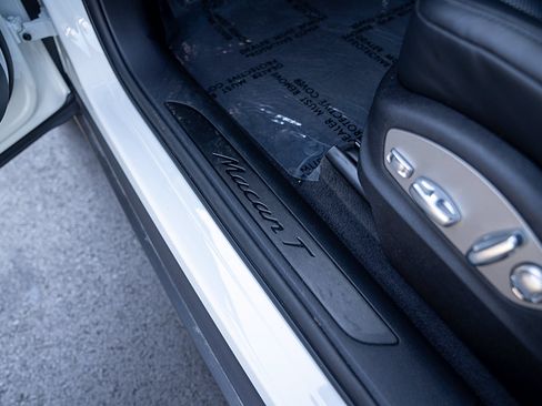 Certified 2026 Porsche Macan Turbo AWD/4WD image 21