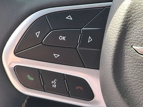 Used 2025 Chrysler Pacifica Select FWD image 21