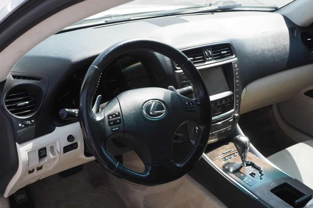 Used 2010 Lexus IS 250C w/ Luxury Pkg RWD image 13