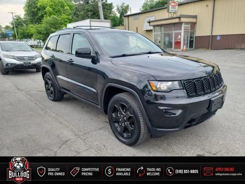 Used 2018 Jeep Grand Cherokee Laredo AWD/4WD image 3