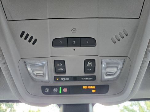 Used 2018 Chevrolet Equinox LT FWD image 23