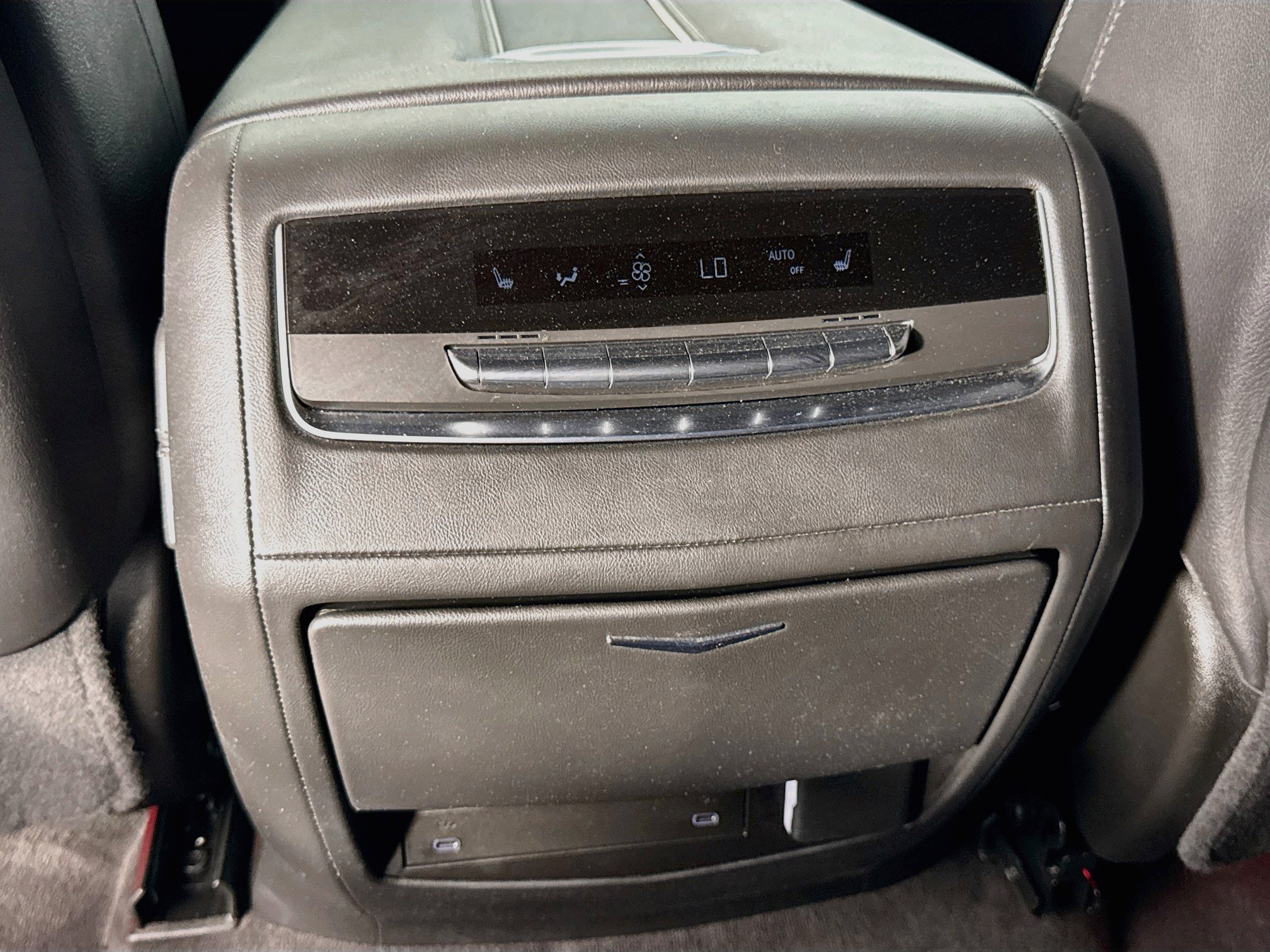 Used 2025 Cadillac Escalade ESV Luxury RWD image 27