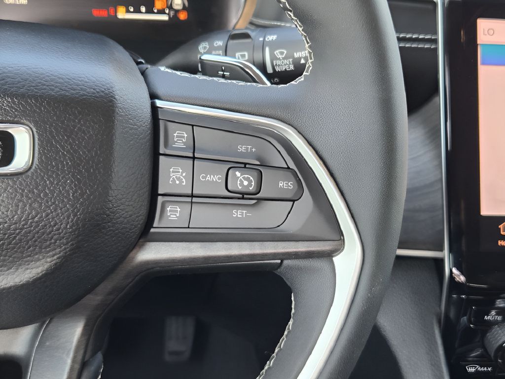 Used 2023 Jeep Grand Cherokee Limited AWD/4WD image 26