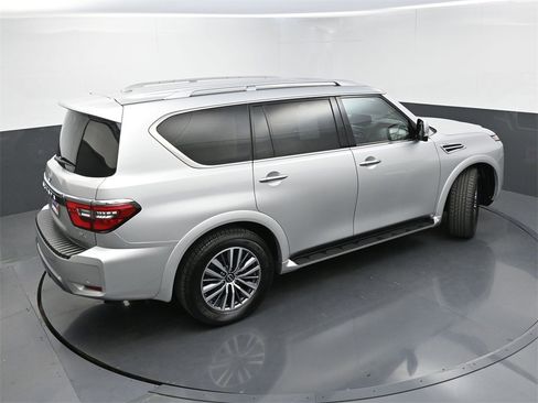 Used 2024 Nissan Armada SL w/ Captain's Chairs Package image 38